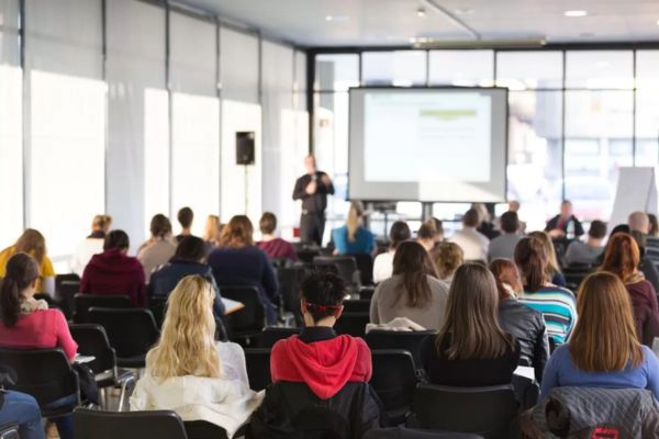 Les débouchés professionnels après une école de communication